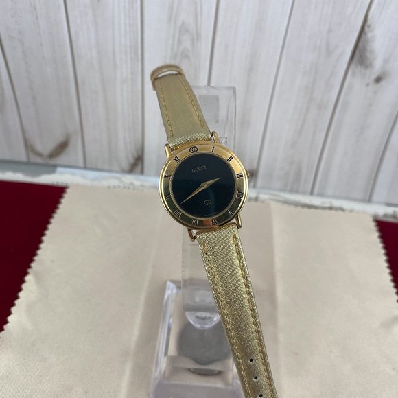 Vintage Swiss Quartz Gucci  Watch Roman Numeral Bezel Black Face Gold Strap - Picture 4 of 13